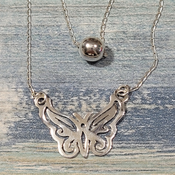 925 Butterfly two layers Necklace. - Picture 5 of 12